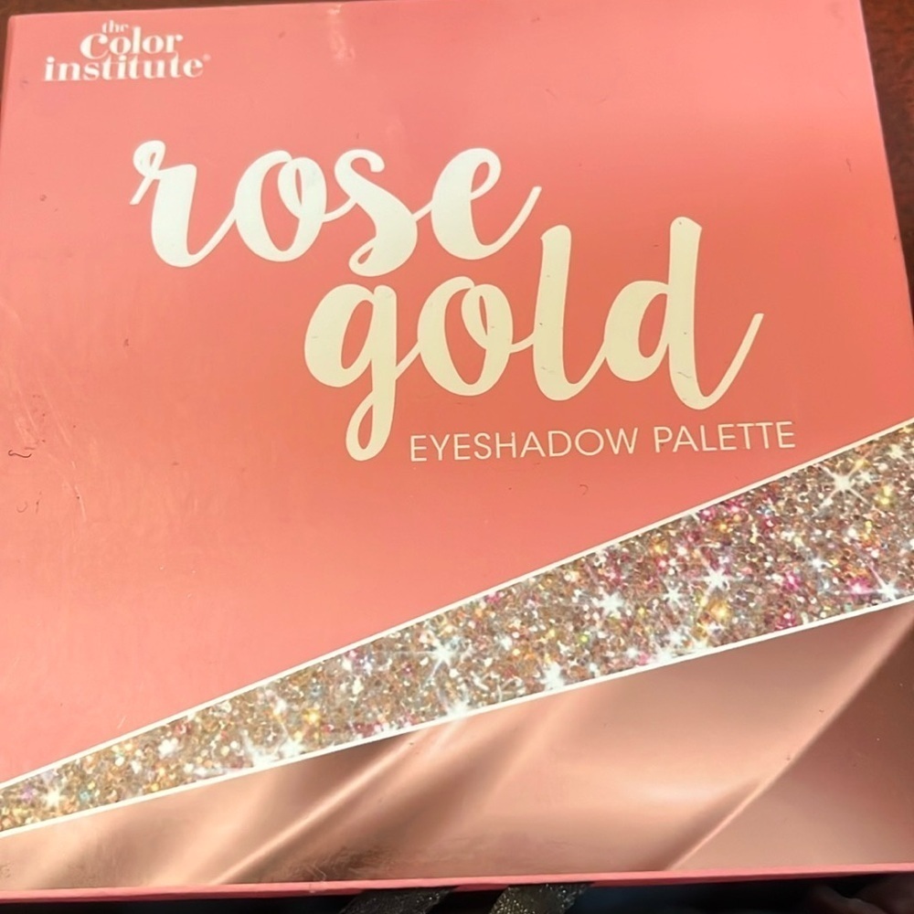 the Color Institute Rose Gold Eyeshadow Palette